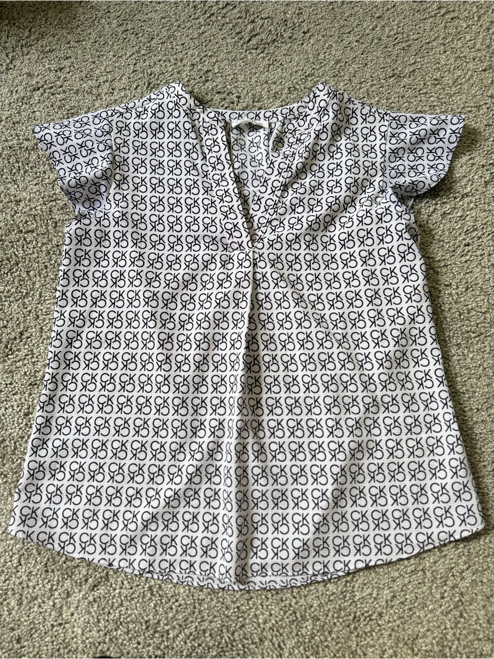 CK Calvin Klein Blouse Top White/Black Size Small EUC Short Sleeved V Neck